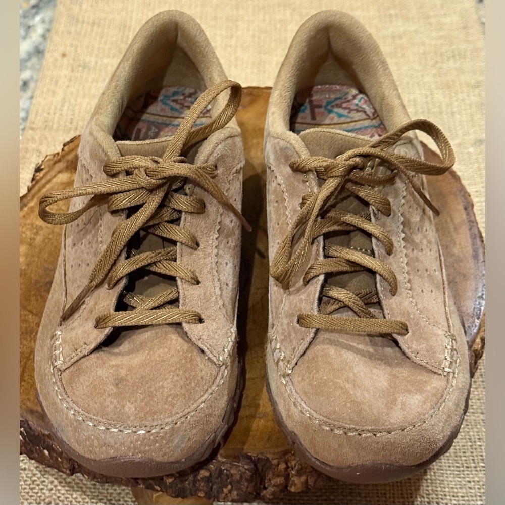 Skechers Relaxed Fit Bikers Lite Suede Sneakers. Air cooled memory foam. Size- 7